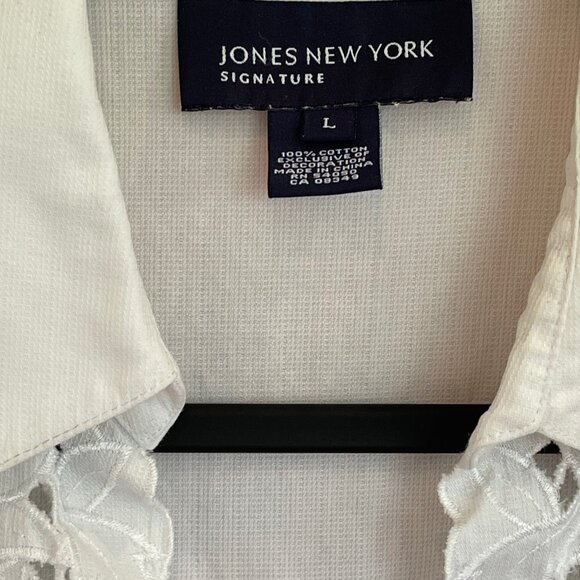 PRICED TO SELL - See Description for details — RARE sleeveless lace details top - Picture 5 of 5